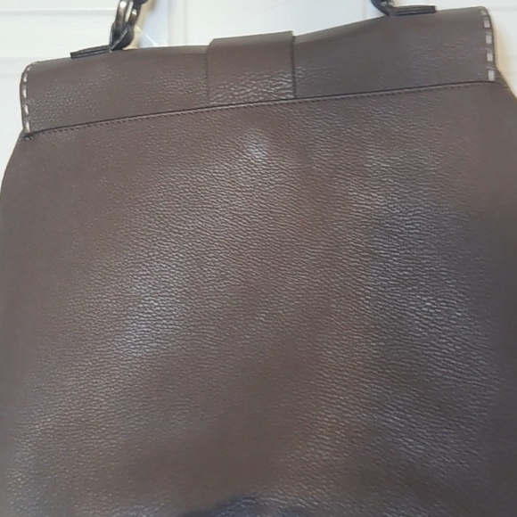 Elegant Brown Leather Handbag - Picture 14 of 16